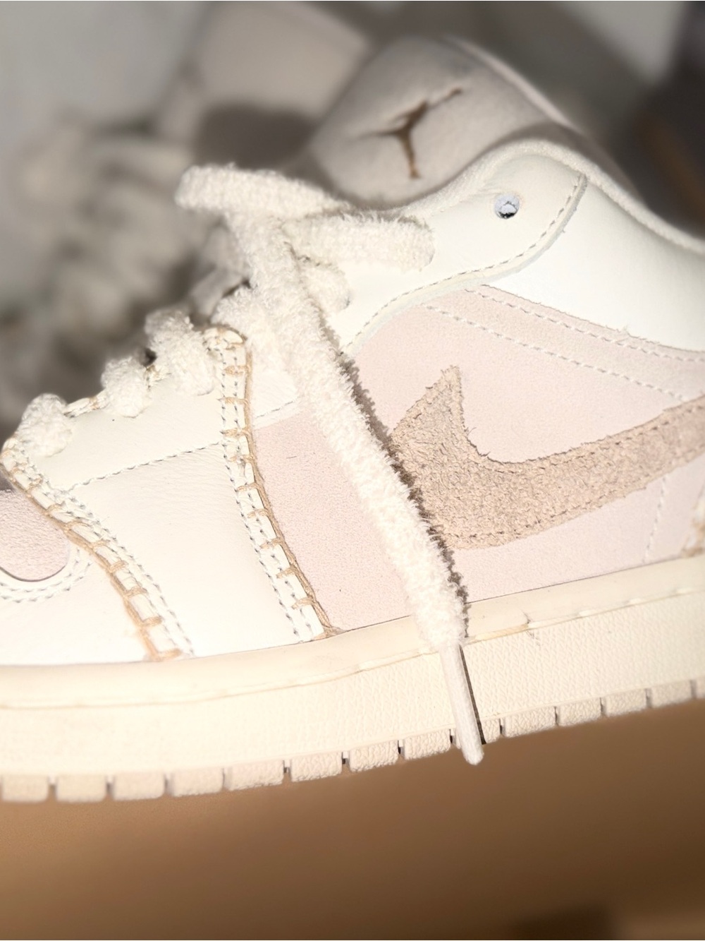 Woman’s air Jordan 1 Low - Picture 4 of 6